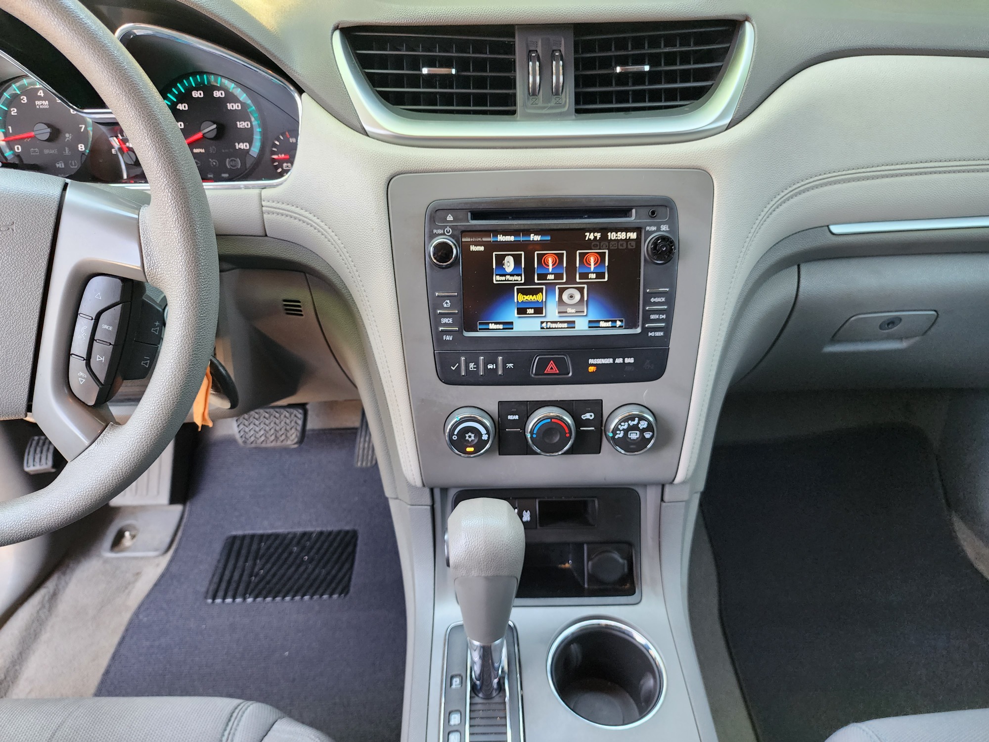 2014 WHITE Chevrolet Traverse LS w/PDC (1GNKRFED1EJ) with an 3.6L V6 DOHC 24V engine, 6-Speed Automatic transmission, located at 2660 S.Garland Avenue	, Garland, TX, 75041, (469) 298-3118, 32.885387, -96.656776 - Photo #13